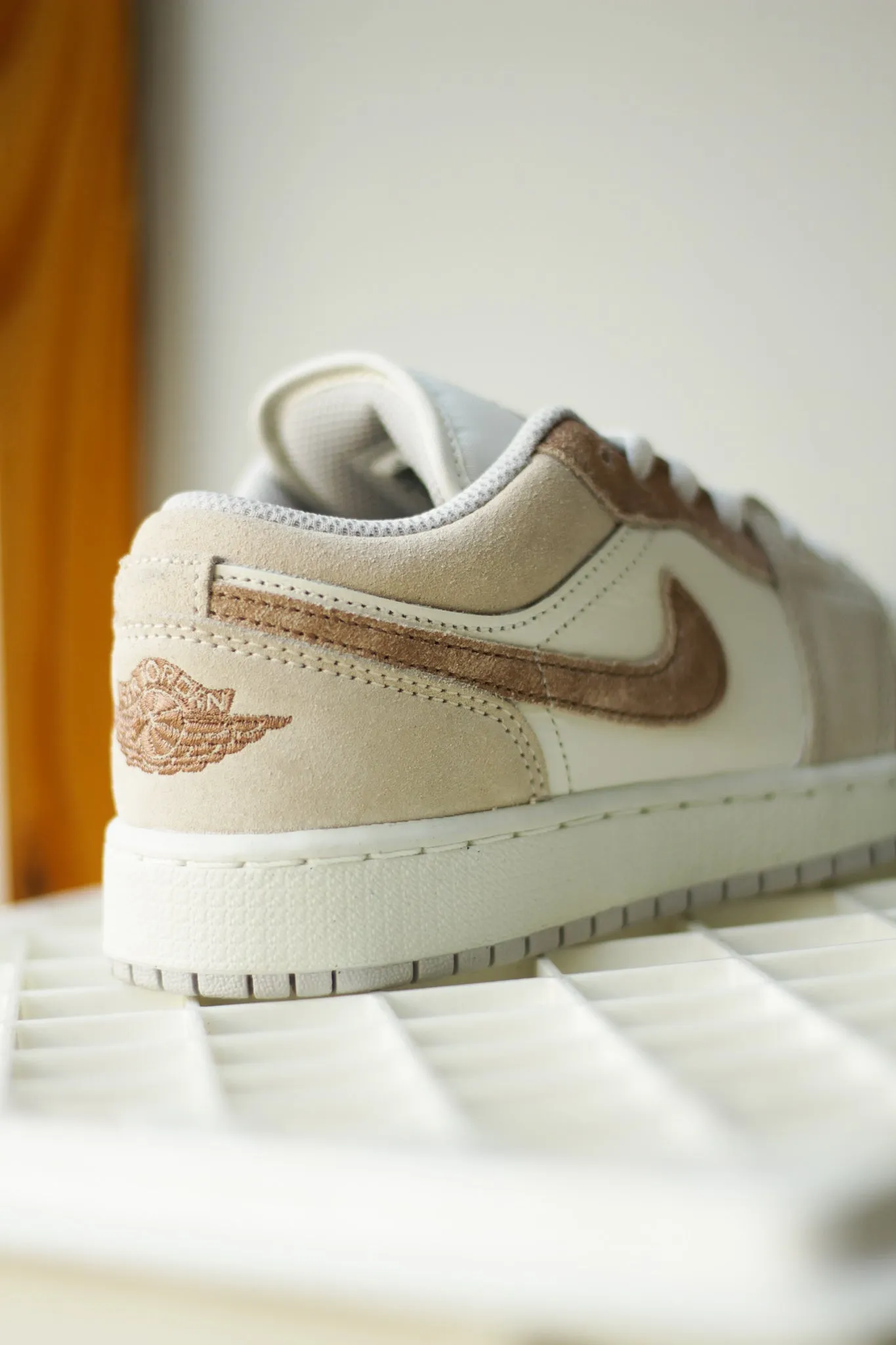 AIR JORDAN 1 LOW SE (GS) "LT LEGEND BROWN"